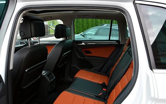 Volkswagen Tiguan cena 89700 przebieg: 171750, rok produkcji 2018 z Warka małe 667